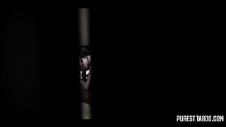 Щетинистый доктор трахает молодую пациентку боком на койке